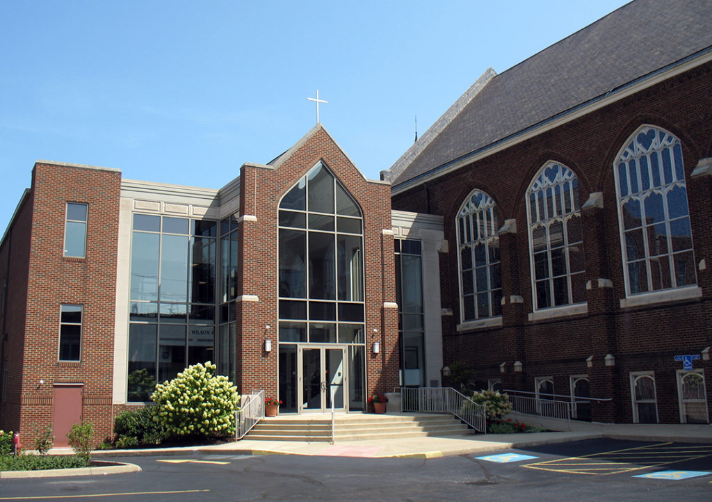 A view of Lakewood Presbyterian Church from Detroit Avenue